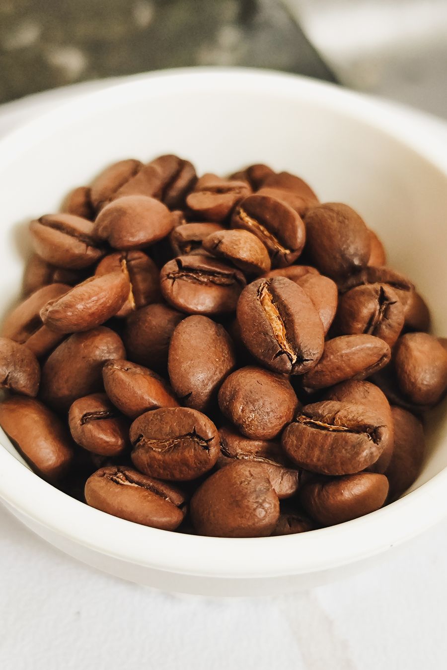 Kaffeebohnen in einer Schale